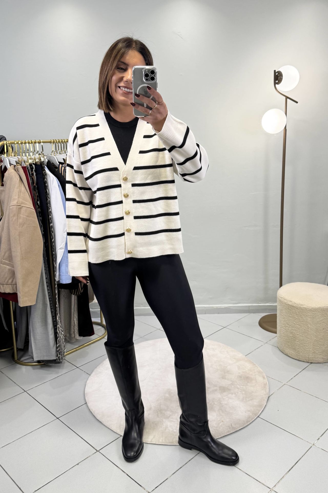 Çizgili V Yaka Gold Düğmeli Hırka Ekru