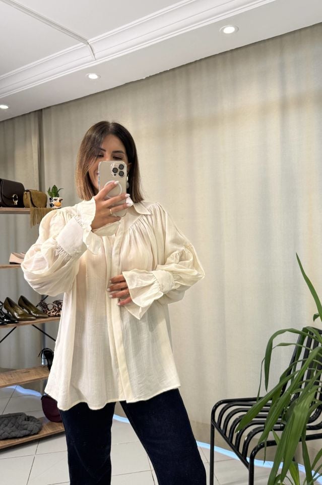 Büzgü ve Kol Detaylı Gömlek Ekru