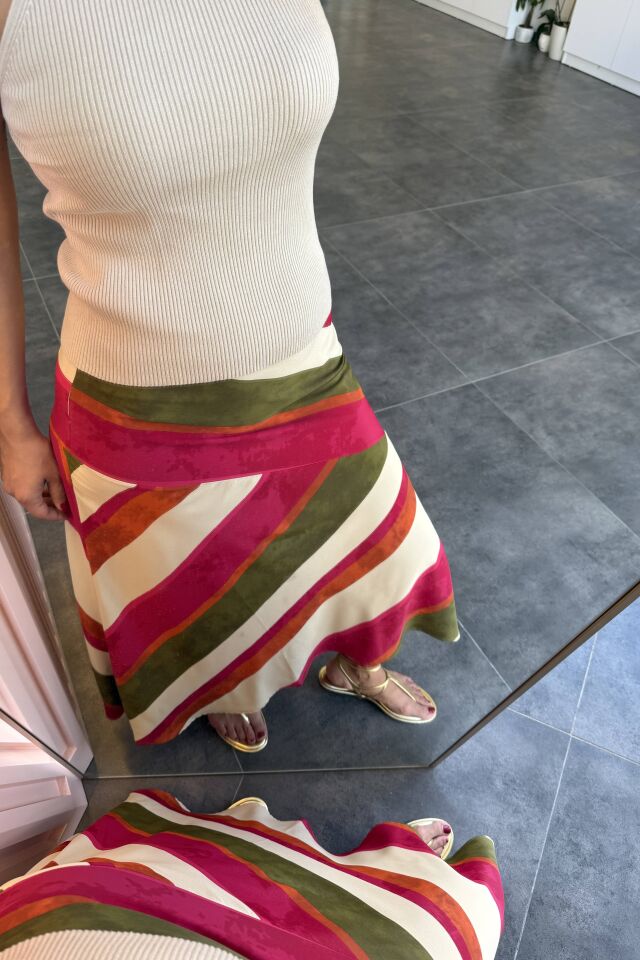 Asimetrik Akışkan Kumaş Midi Etek