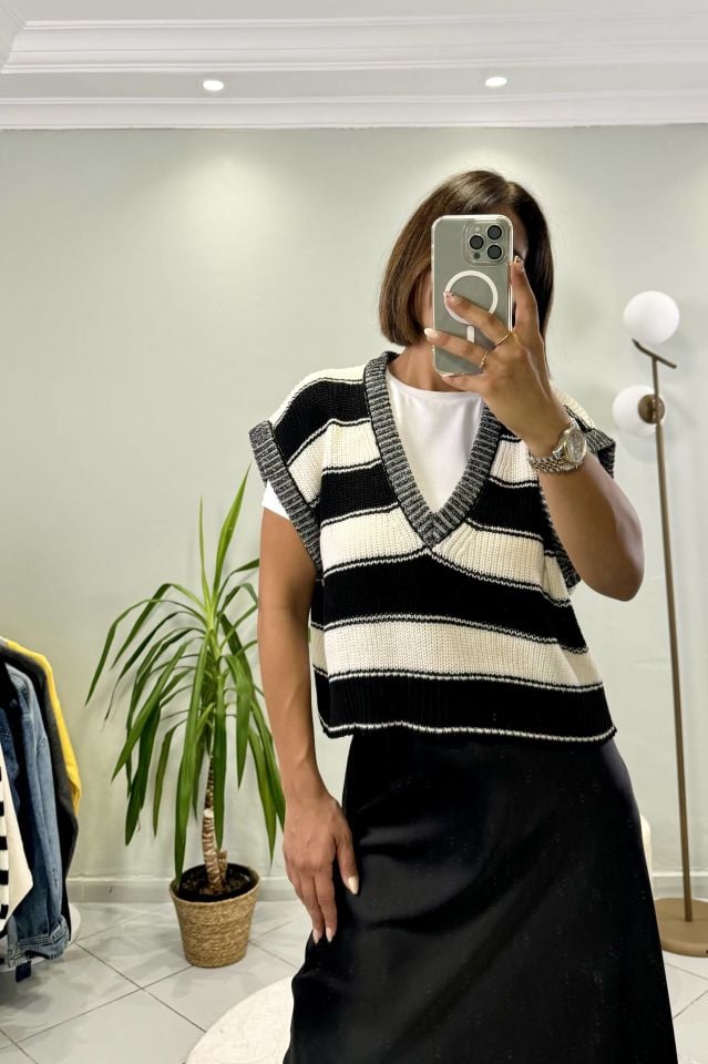 Çizgili V Yaka Süveter Siyah
