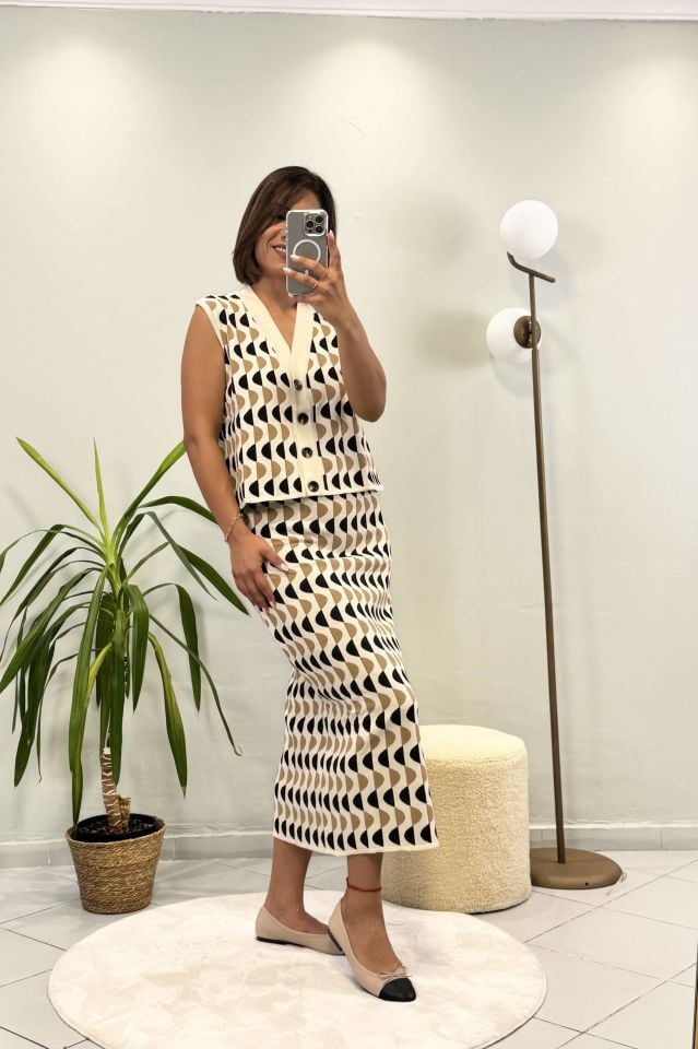 Triko Geometrik Desenli Yelek Etek Takım Krem