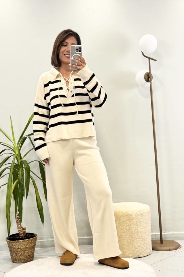 Triko Çizgili Bağcıklı Yaka Kazak Pantolon Takım Krem