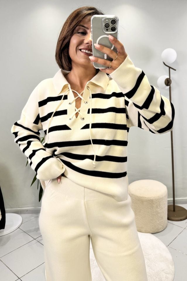 Triko Çizgili Bağcıklı Yaka Kazak Pantolon Takım Krem